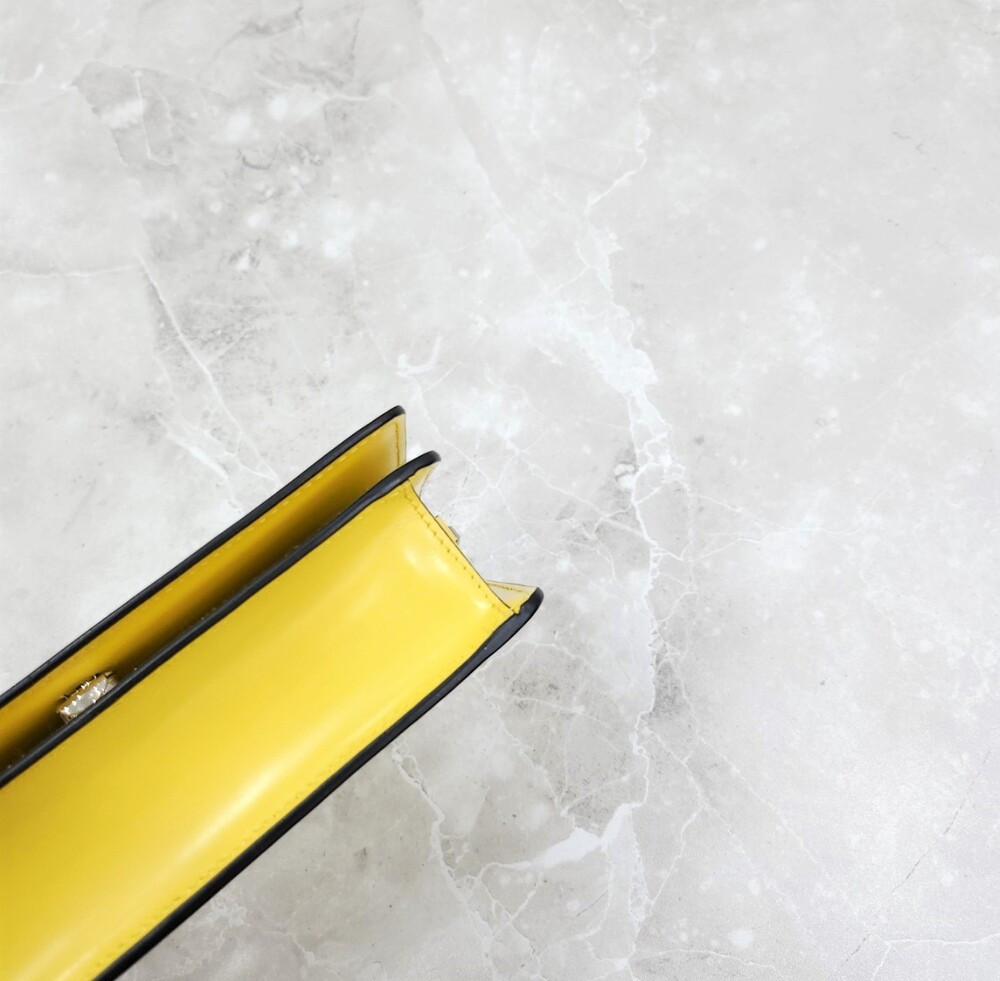 [럭스유] 프라다 옐로우 브러쉬드 레더 숄더백