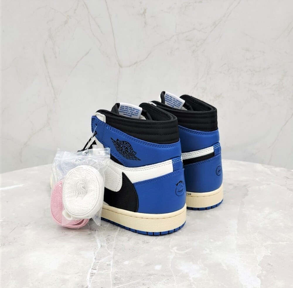 [럭스유] UK7 / 나이키 X 트래비스 스캇 프라그먼트 조던1 하이OG