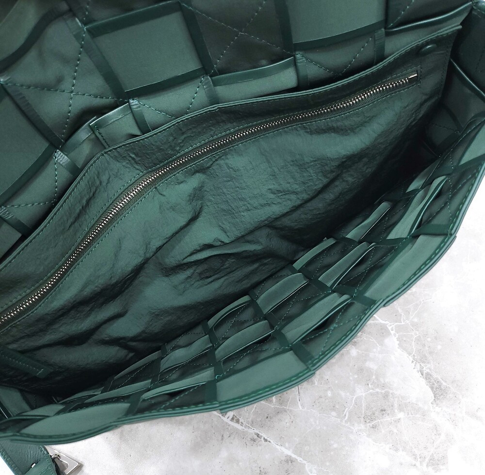 [럭스유] 보테가베네타 그린 레더 맥시 카세트 크로스바디백