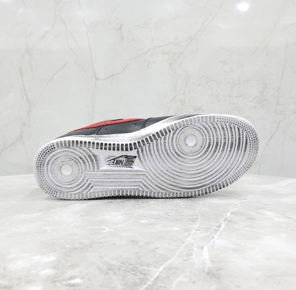 [럭스유] (새상품) US8.5 / 나이키 X 피스마이너스원 에어포스1 파라노이즈 레드