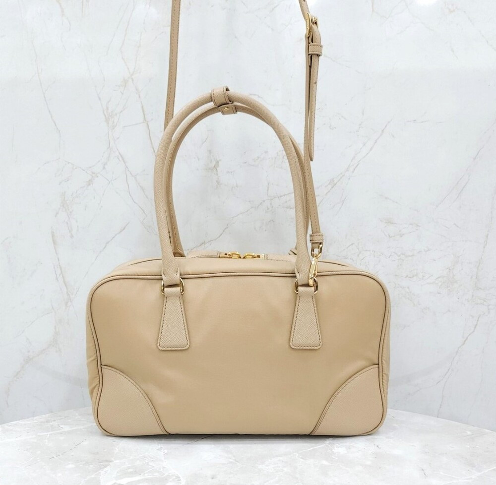 [럭스유] 프라다 리에디션 1978 미디엄 리나일론 및 사피아노 투핸들 백