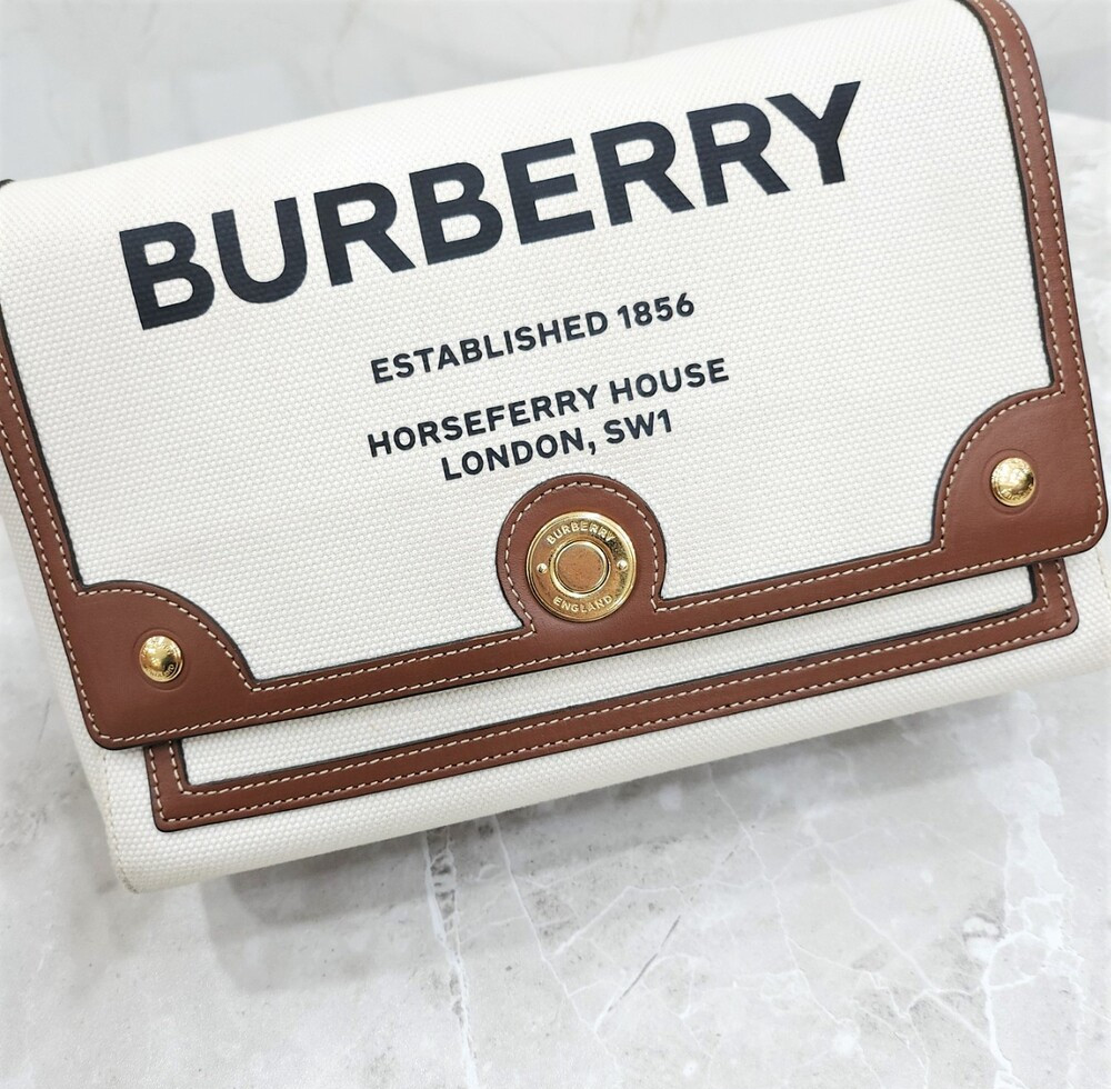 [럭스유] 버버리 호스페리 캔버스 로고 노트 크로스백