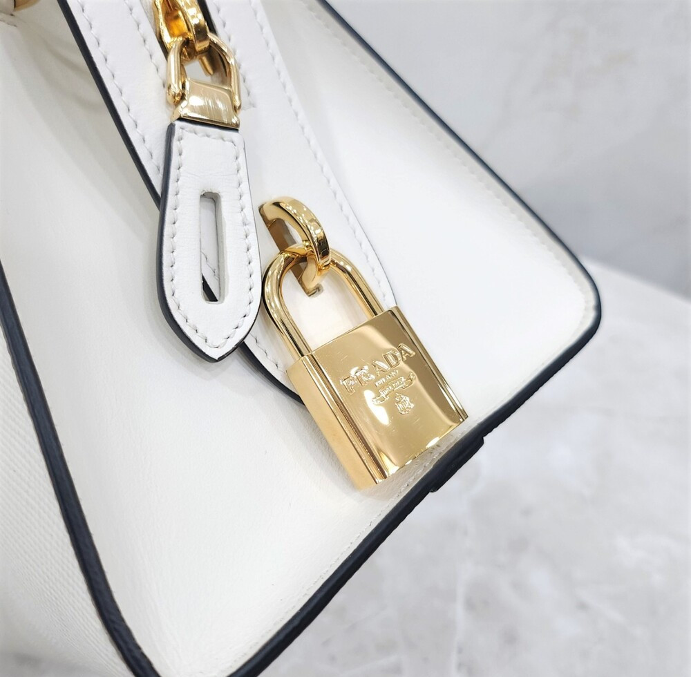 [럭스유] (새상품) 프라다 크리스틴 사피아노 탑핸들 백 1BA372