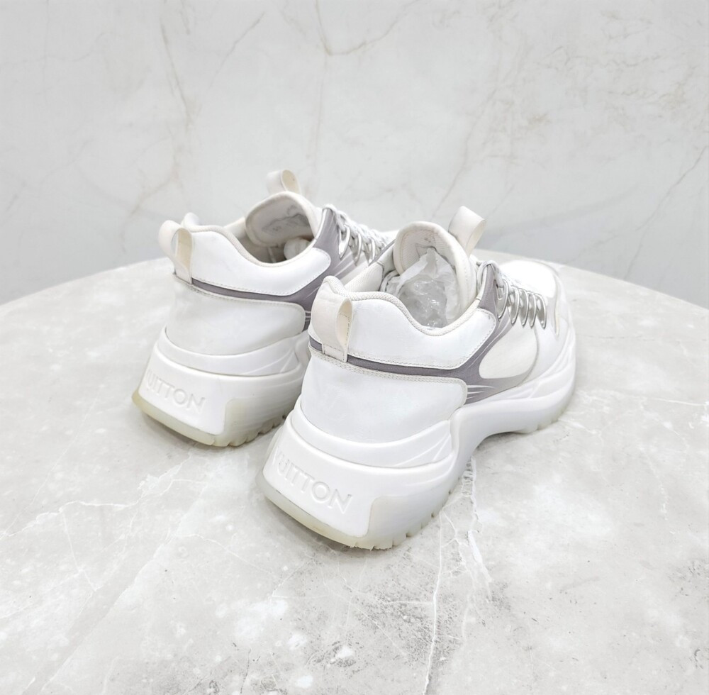 [럭스유] 6.5 / 루이비통 화이트 모노그램 펄스 런어웨이 스니커즈