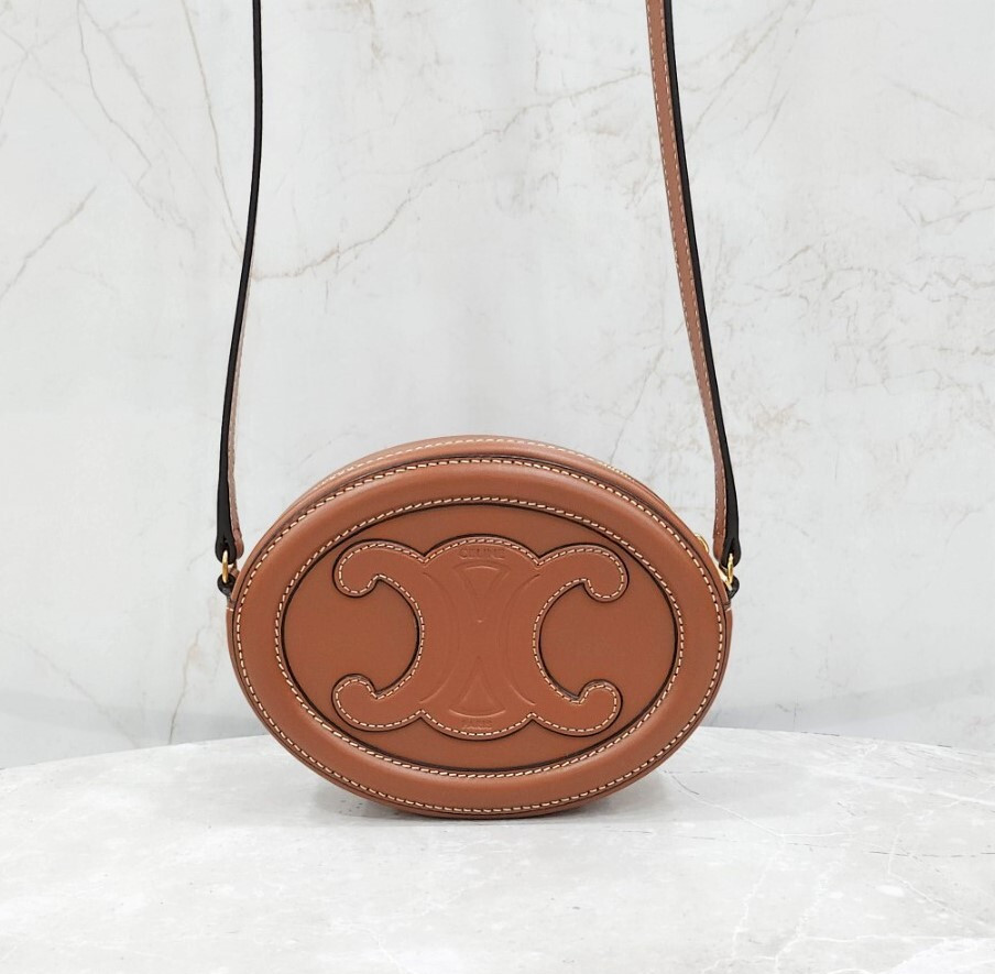 [럭스유] (새상품) 셀린느 퀴르 트리오페 오벌 펄스 숄더백 198603DXC