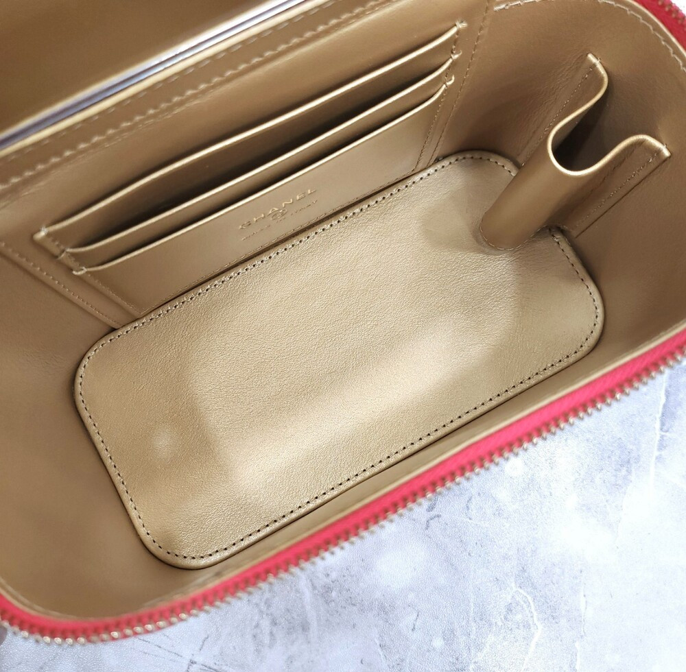 [럭스유] (새상품) 샤넬 직사각 코스메틱 베니티 백 골든볼 32번대