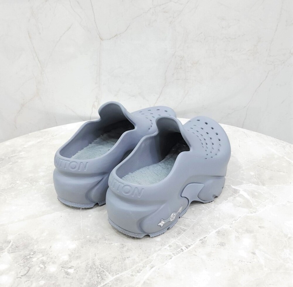 [럭스유] 5 / 루이비통 LV 샤크 클로그 그레이 1ACEXK