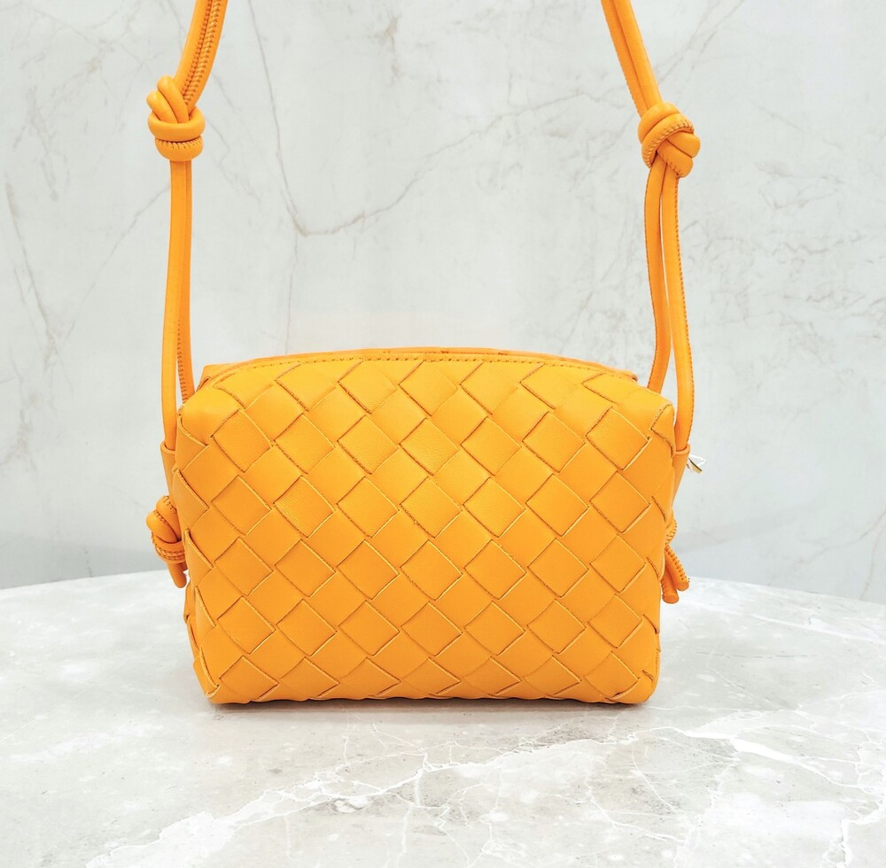 [럭스유] 보테가베네타 스몰 루프 카메라백