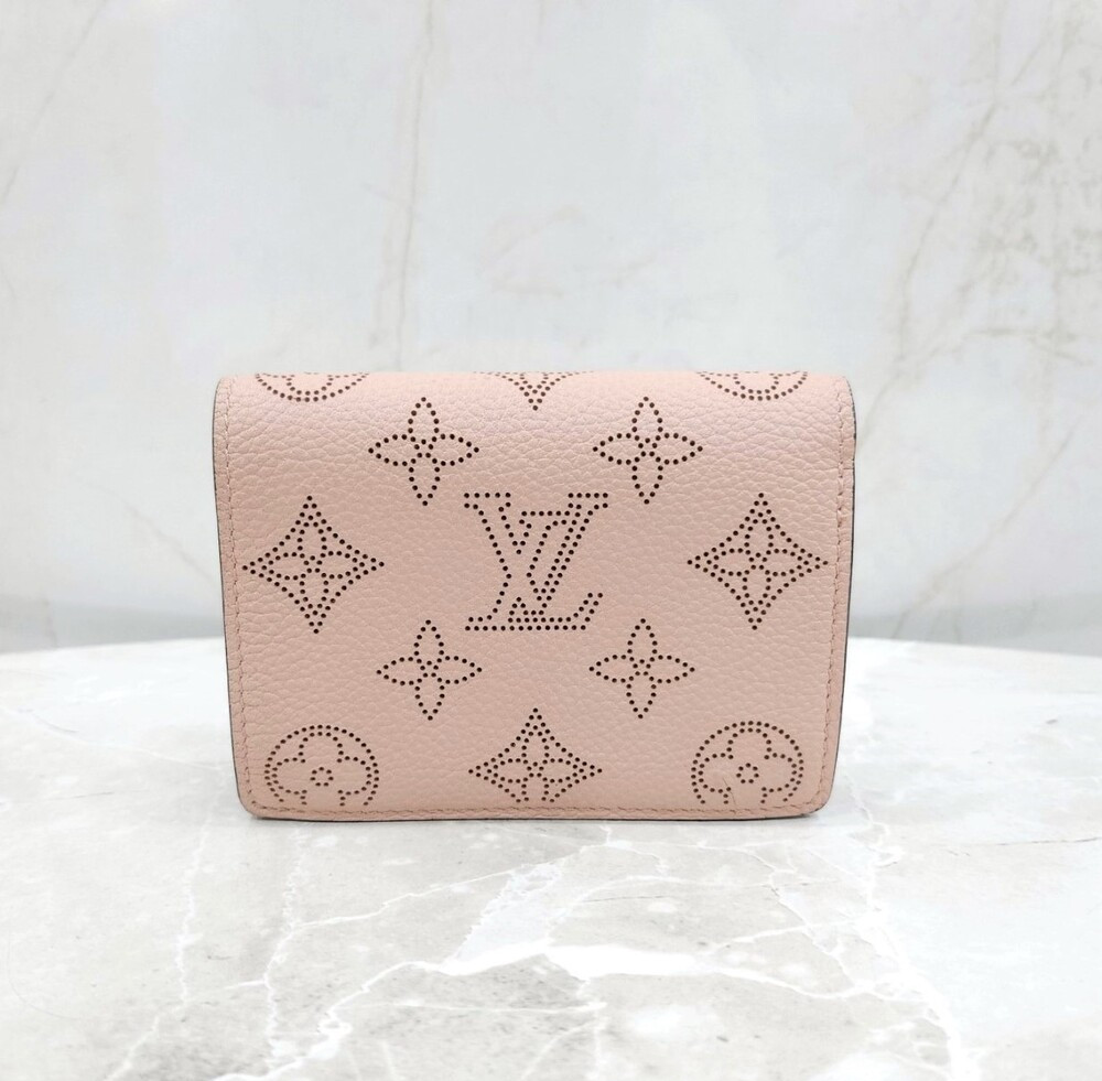 [럭스유] 루이비통 클레어 월릿 마히나 지갑 M82758