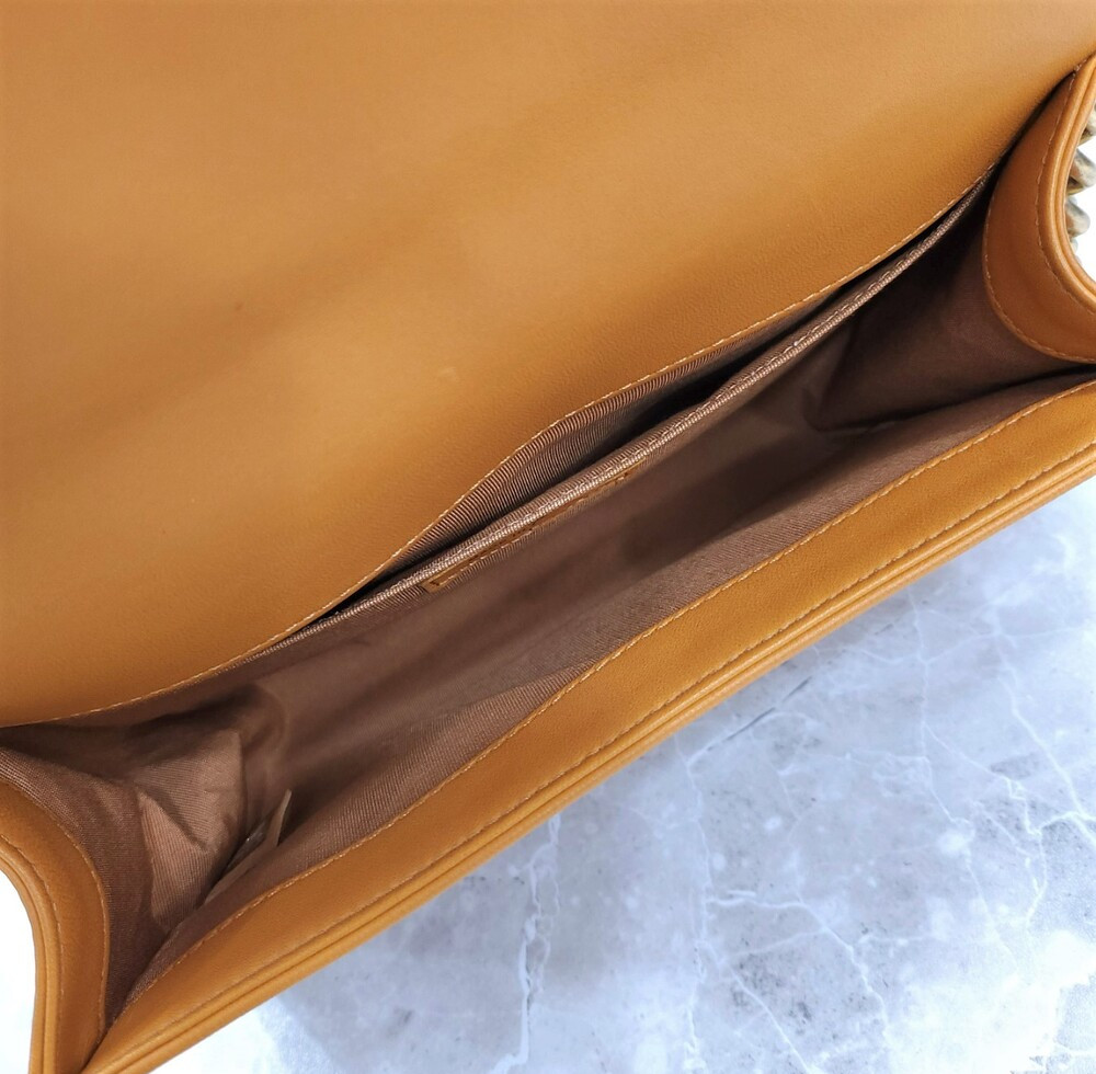 [럭스유] 샤넬 보이백 플랩백 미듐 램스킨 금장 23번대 A67086