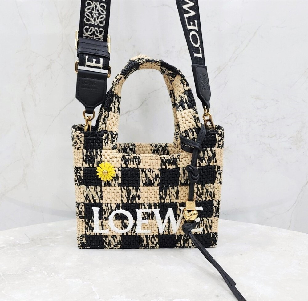 [럭스유] 로에베 라피아 체크 미니 토트백 ALF1V46X10