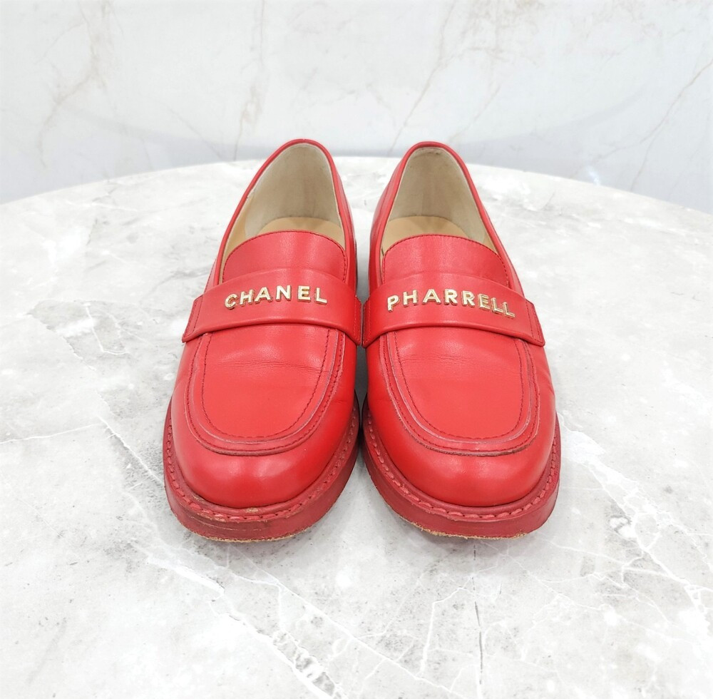 [럭스유] 36 / 샤넬 X 퍼렐 윌리엄스 레드 로고 레더 로퍼