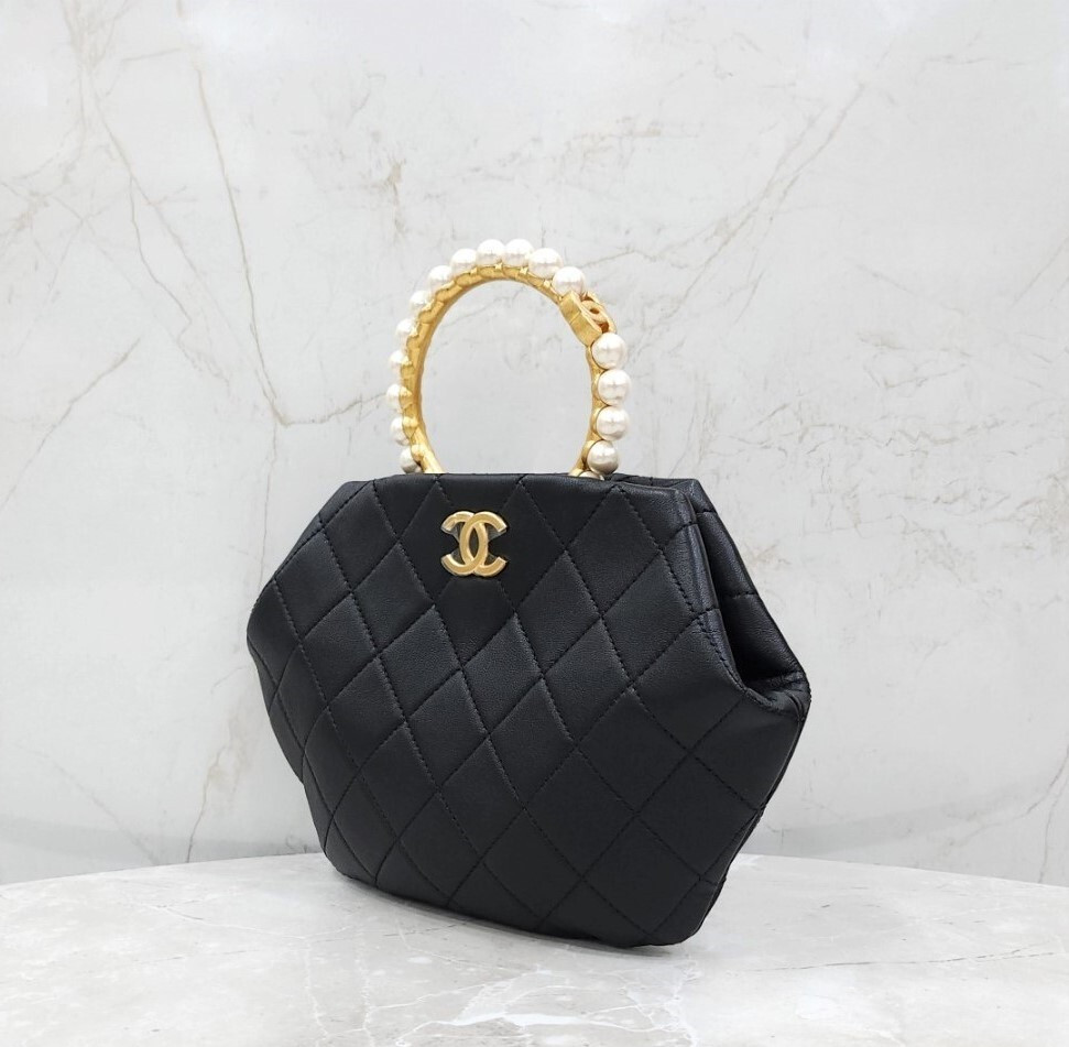 [럭스유] (새상품) 샤넬 판타지 진주 핸들 파우치 토트백 AS2609