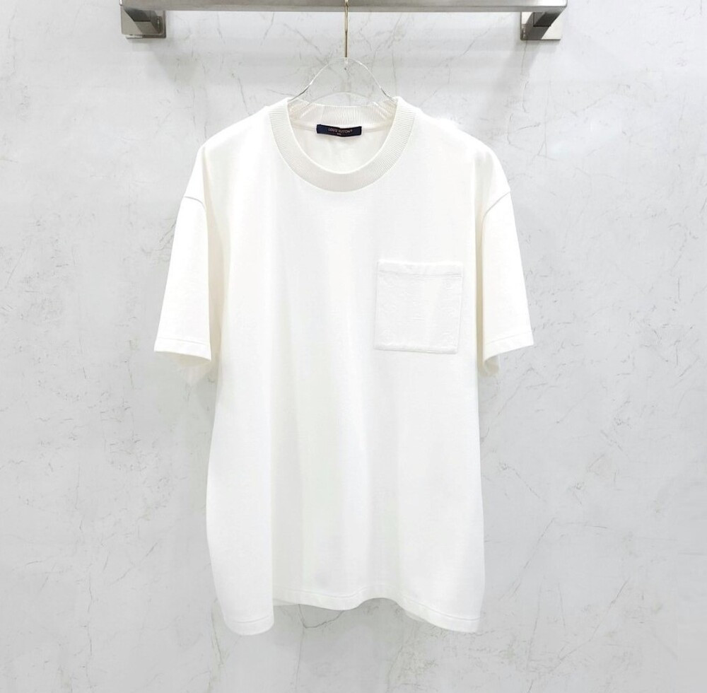 [럭스유] XXL / 루이비통 화이트 3D 모노그램 포켓 반팔 1AFBAB