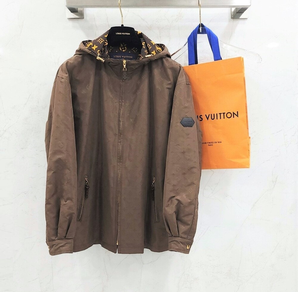 [럭스유] 40 / 루이비통 X LV 모노그램 윈드 브레이커 자켓 1A83RM
