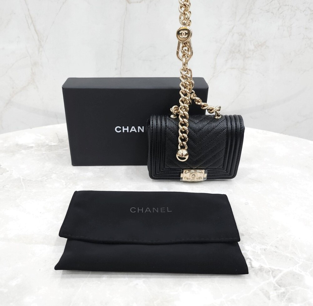 [럭스유] (새상품) 샤넬 보이 미니 벨트백 카프스킨 쉐브론 블랙 AP2709