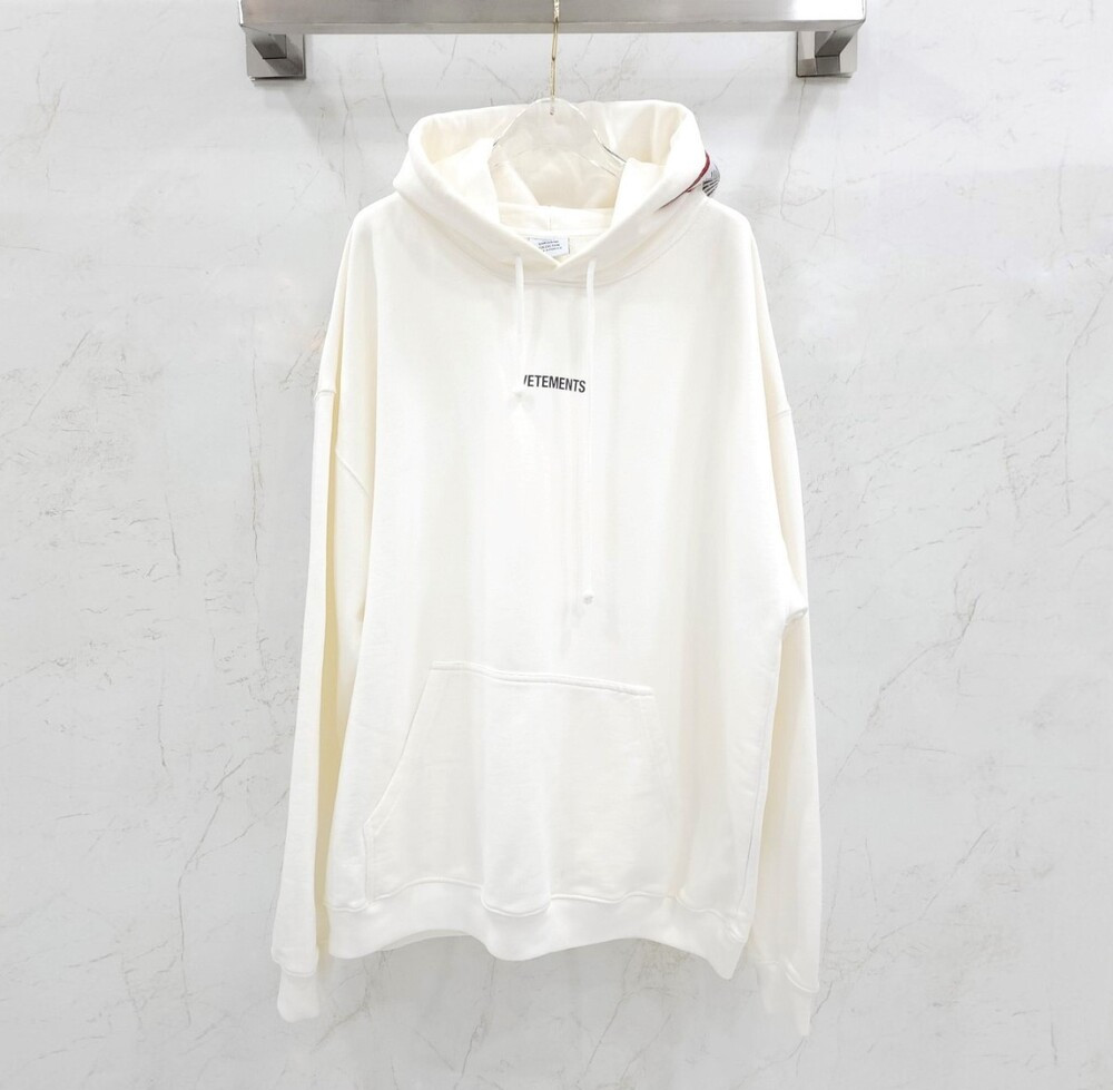 [럭스유] M / 베트멍 로고 패치 화이트 오버 후드티 UE51TR550W