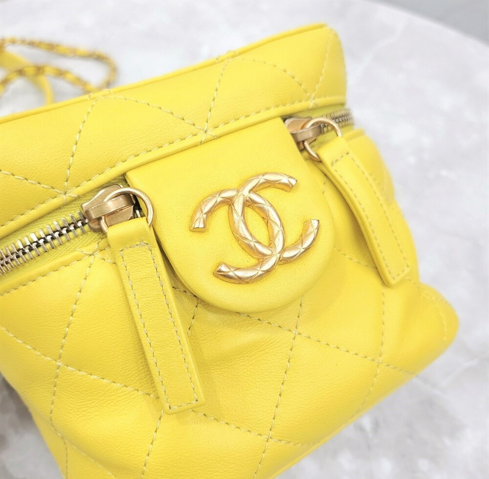 [럭스유] (새상품) 샤넬 한정판 리미티드 레몬 베니티백 신형내장칩