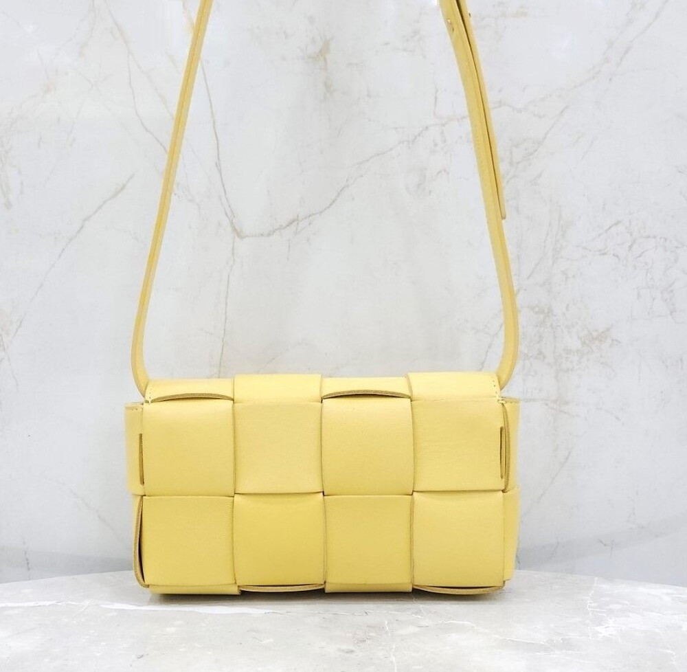 [럭스유] 보테가베네타 인트레치아토 카세트 벨트백 668572