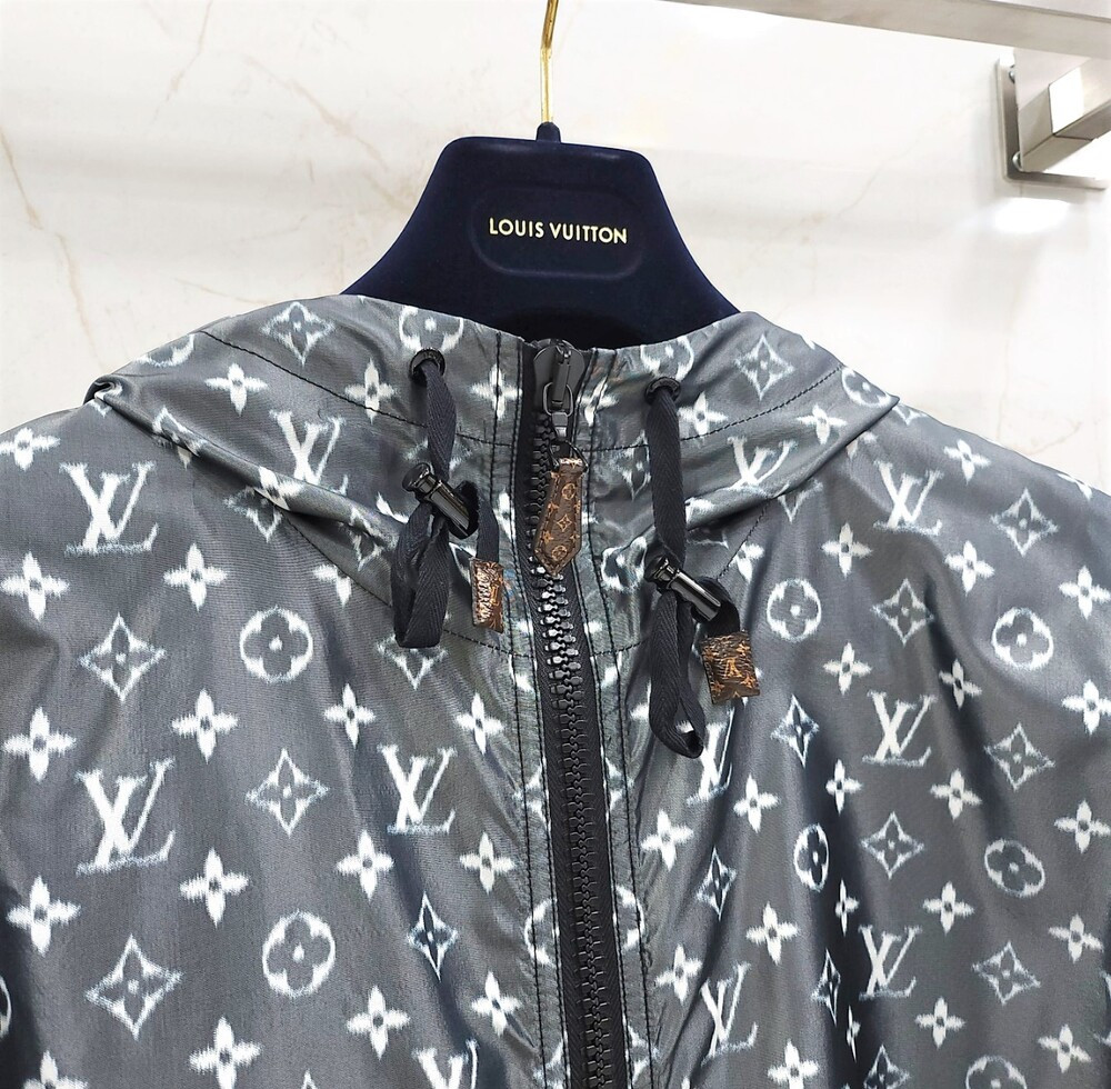 [럭스유] 38 / 루이비통 모노그램 윈드브레이커 자켓 1A6193