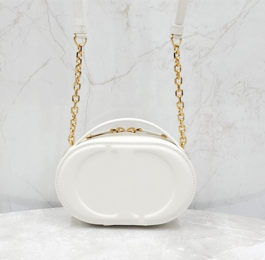 [럭스유] (새상품) 디올 CD 시그니처 오벌 카메라백 라떼 카프스킨 S2201UMFV