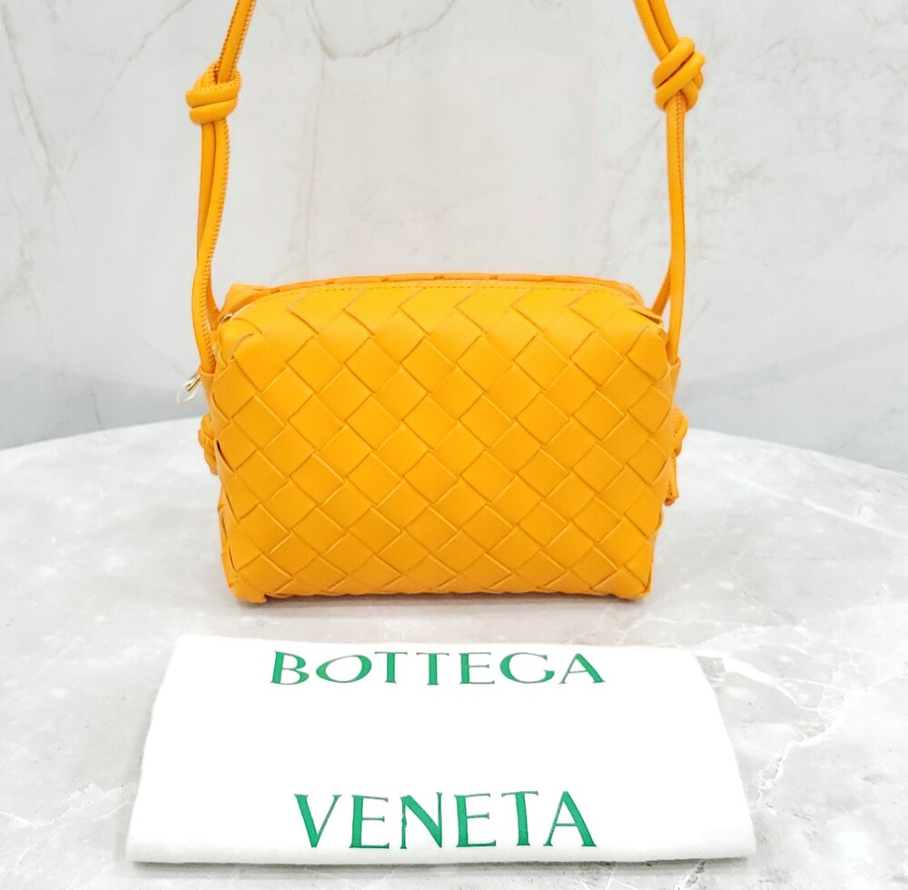 [럭스유] 보테가베네타 스몰 루프 카메라백