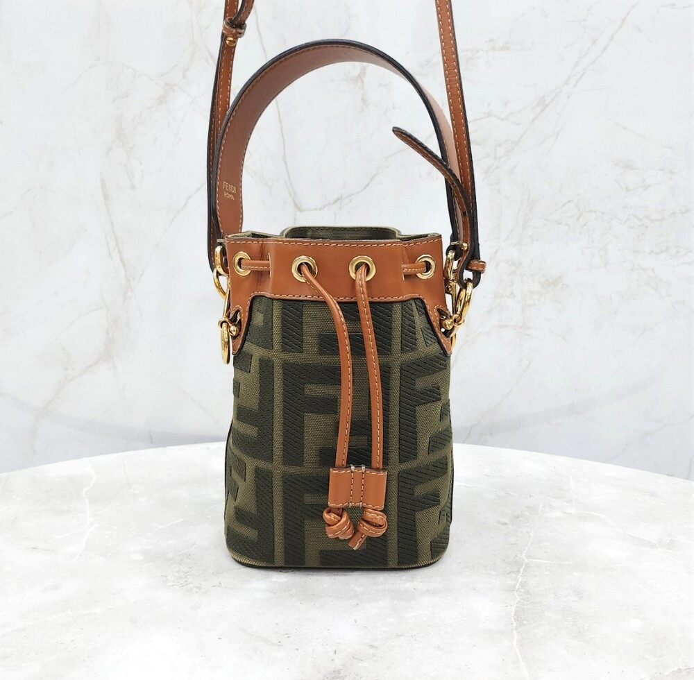 [럭스유] 펜디 FF 몬트레조 버킷백 8BS010