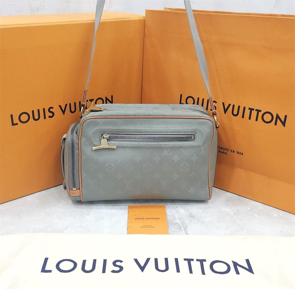 [럭스유] 루이비통 티타늄 모노그램 카메라 크로스백