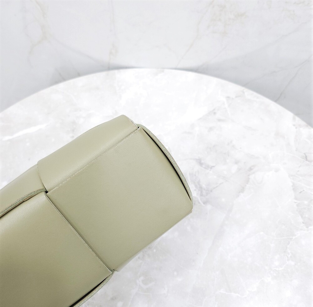 [럭스유] 보테가베네타 인트레치아토 아르코 스몰 백 652867