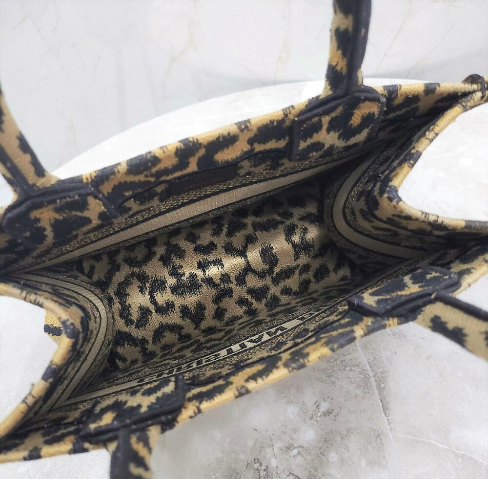 [럭스유] 디올 레오파드 스몰 북토트 백 M1265ZRHM