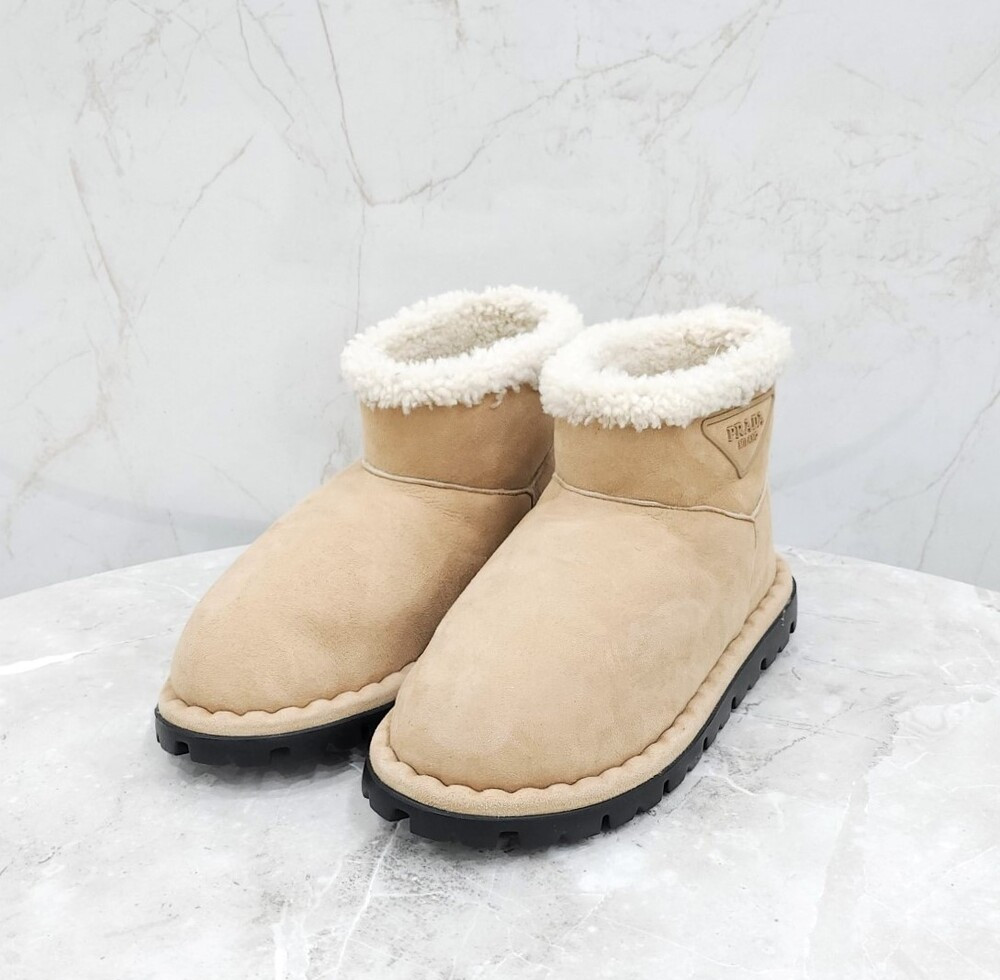 [럭스유] (새상품) 35.5 / 프라다 스웨이드 시어링 어그 부츠 1T217N