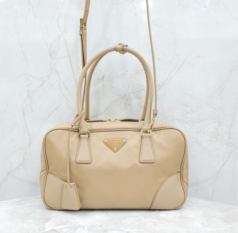 [럭스유] 프라다 리에디션 1978 미디엄 리나일론 및 사피아노 투핸들 백