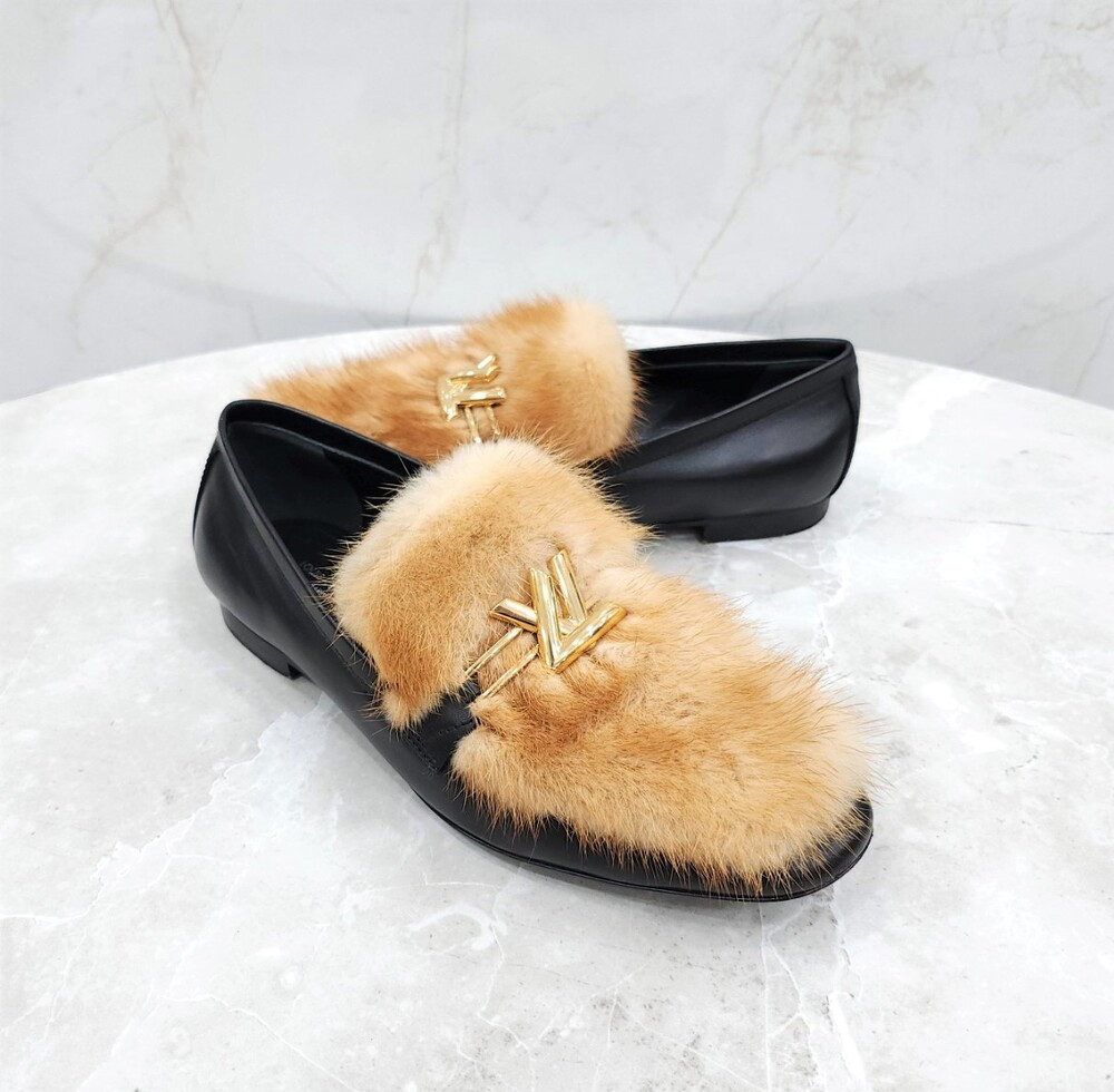 [럭스유] 36.5 / 루이비통 LV 메탈로고 밍크 어퍼케이스 로퍼