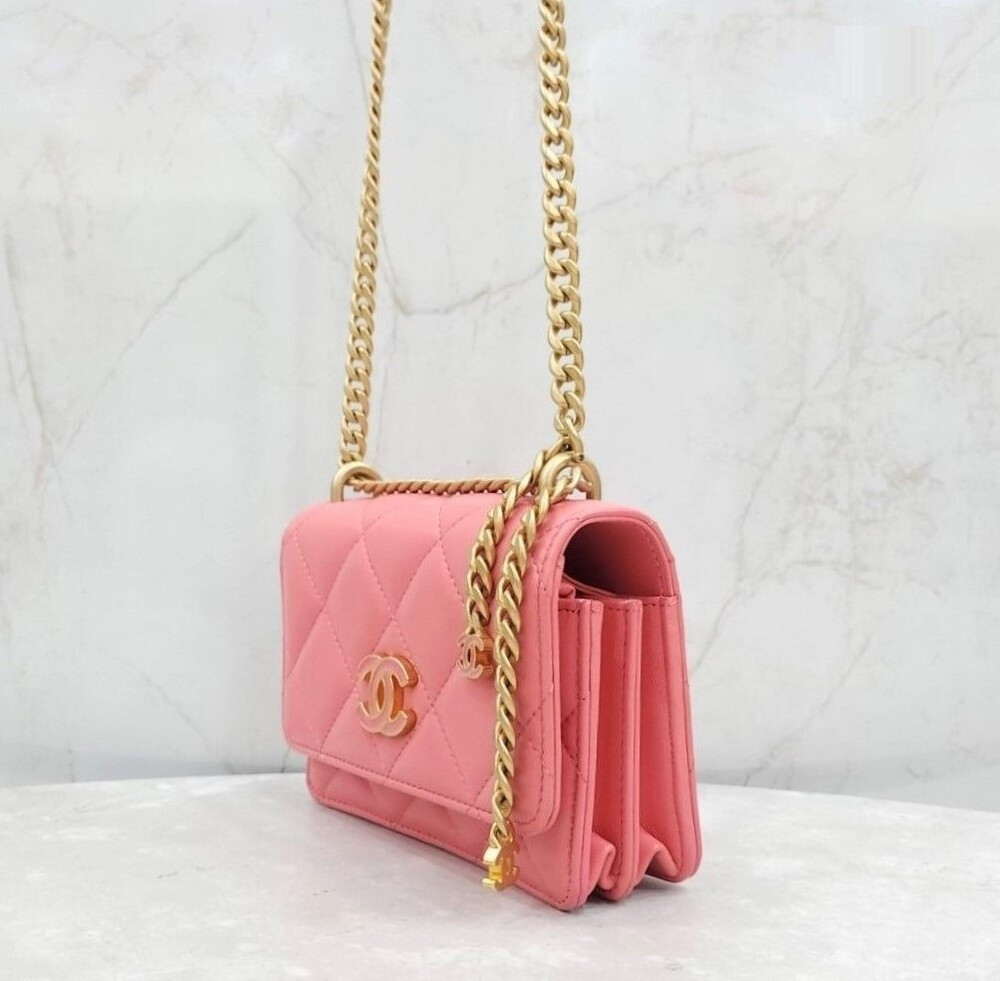 [럭스유] (새상품) 샤넬 시즌 핑크 램스킨 미니 플랩 숄더백 AP2635