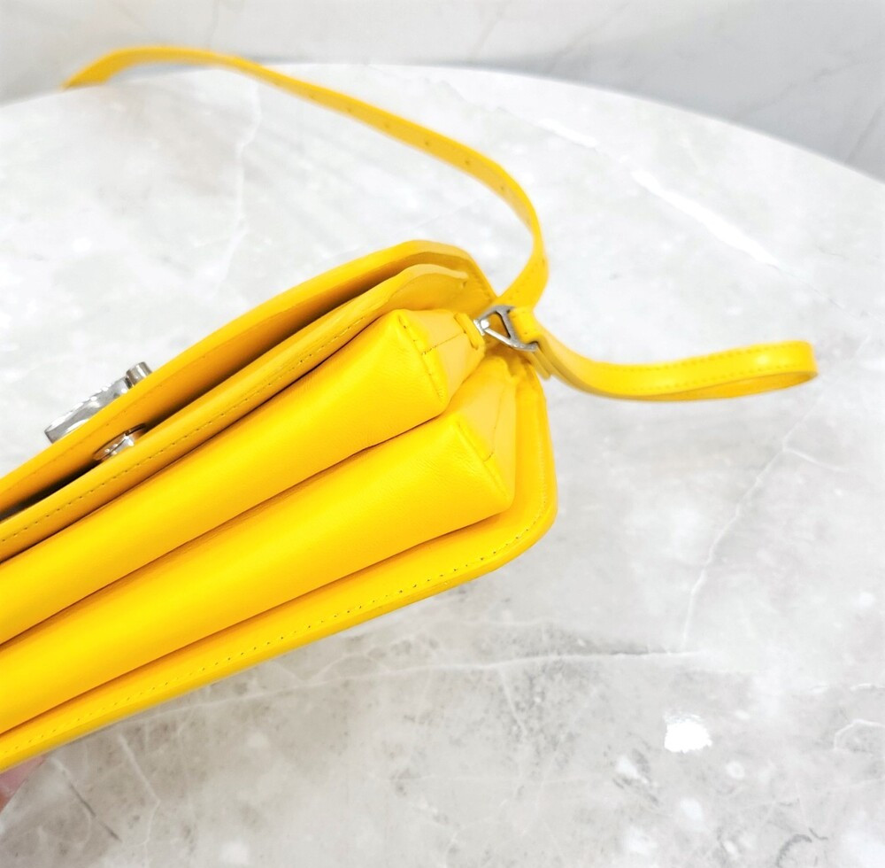 [럭스유] (새상품) 발렌시아가 옐로우 B 로고 스몰 숄더백