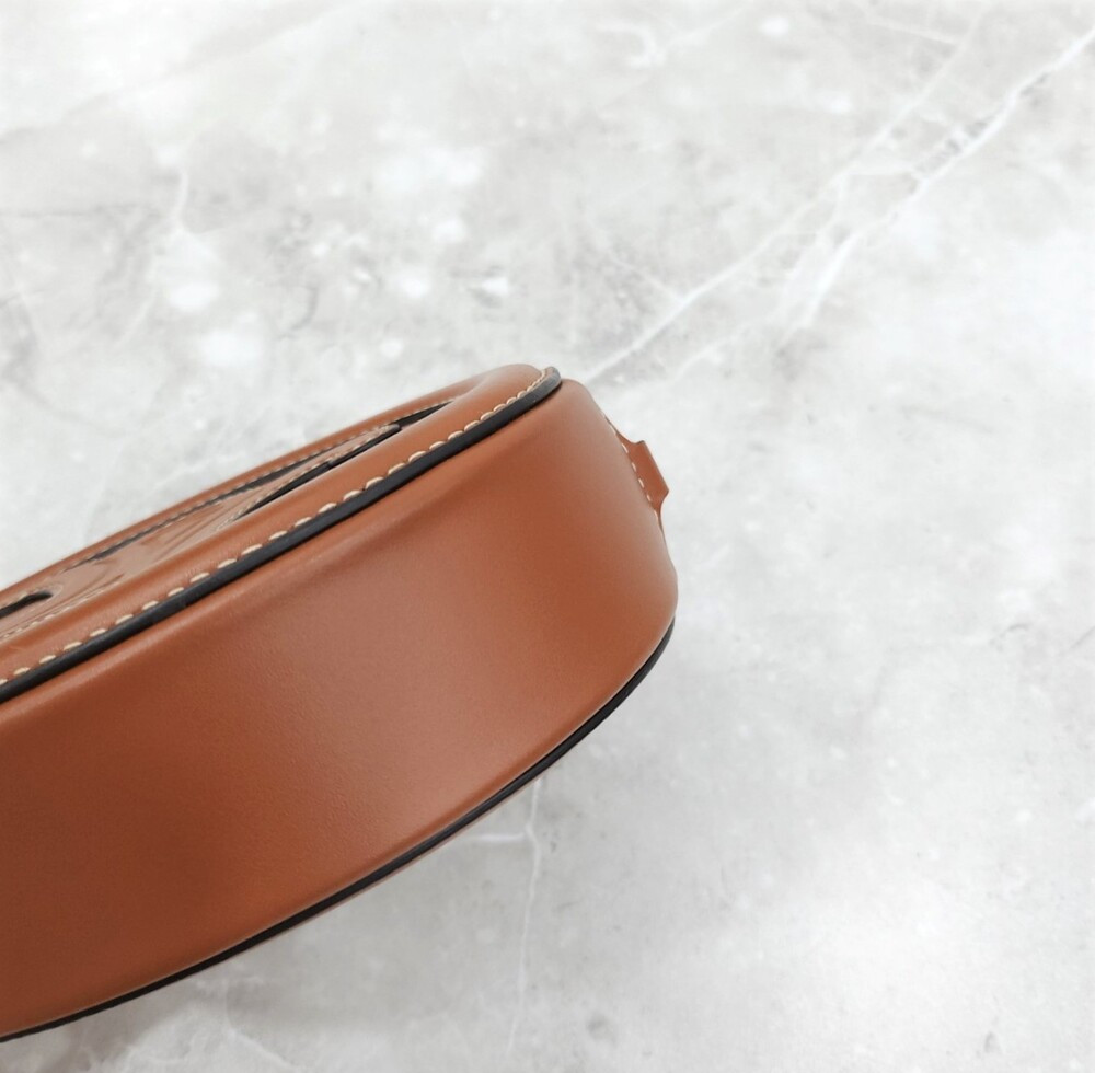 [럭스유] (새상품) 셀린느 퀴르 트리오페 오벌 펄스 숄더백 198603DXC