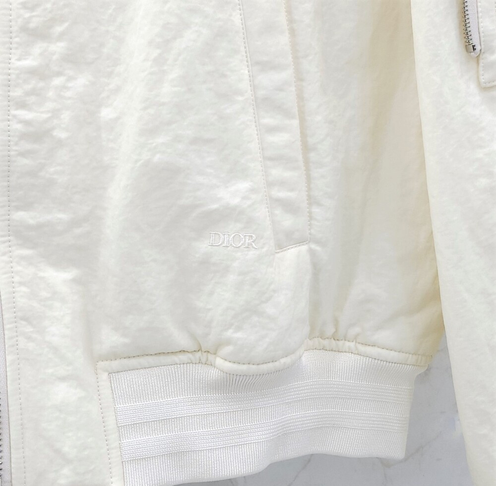 [럭스유] 50 / 디올 X 캑터스 잭 자수 로고 봄버 자켓