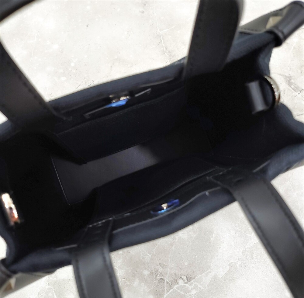 [럭스유] (새상품) 발렌티노 락스터드 가라바니 로고 토트 숄더백 4Y2B0B78