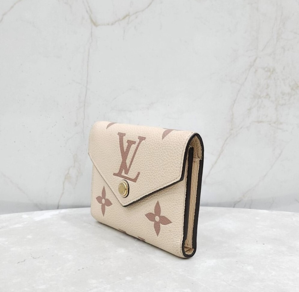 [럭스유] 루이비통 LV 앙프렝뜨 자이언트 빅토린 지갑 M80086