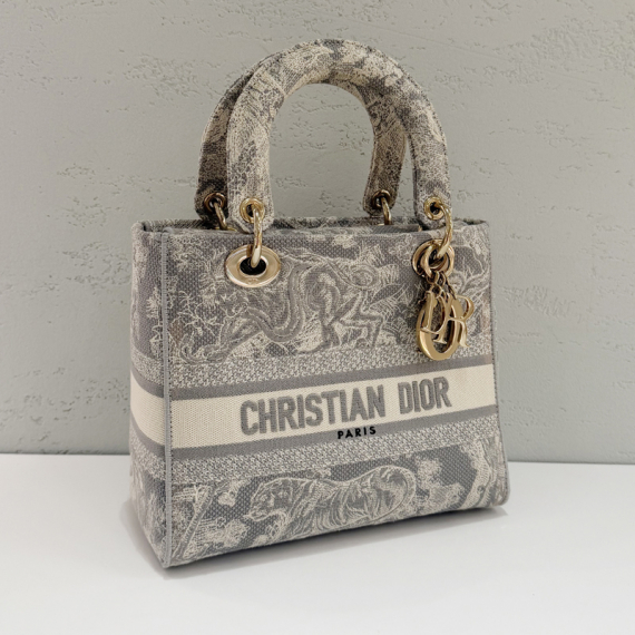 디올 디 라이트 레이디백 미디움 토트백 M0565ORGO