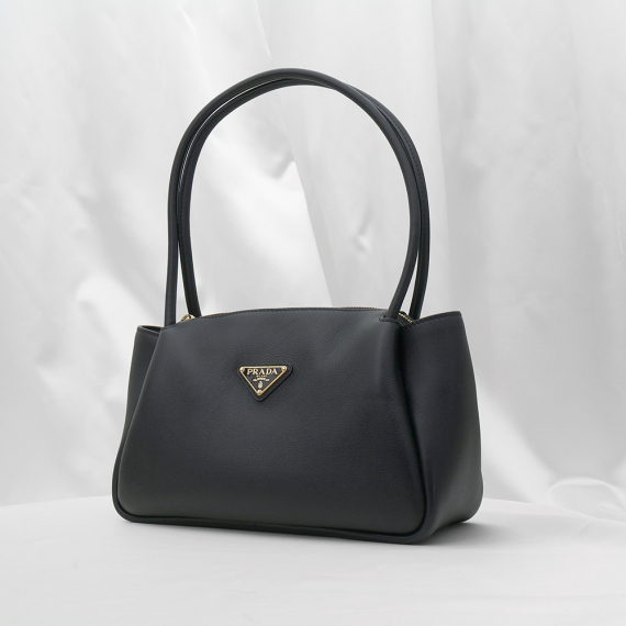 Prada(프라다) 1BA444 블랙 소프트 그레인 레더 트라이앵글 로고 달링 미디움 숄더백