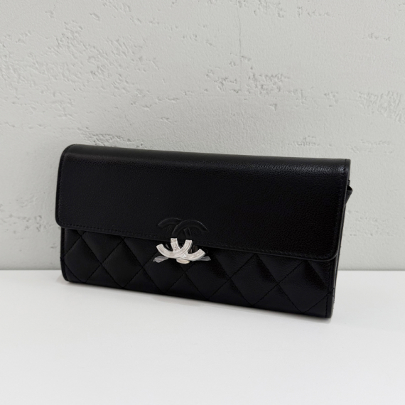 샤넬 CC로고 은장 그레인 플랩 장지갑 31번대 새상품 A84426