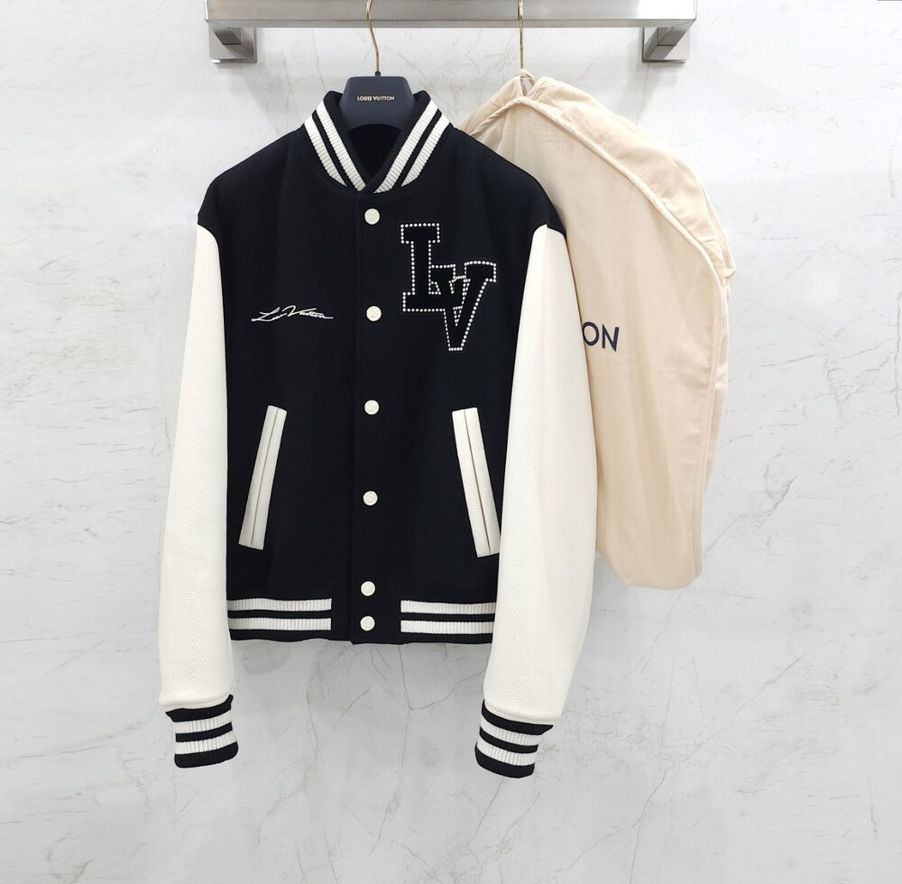 [럭스유] (새상품) 50 / 루이비통 LV 시그니처 바시티 블루종 자켓 1AFINS