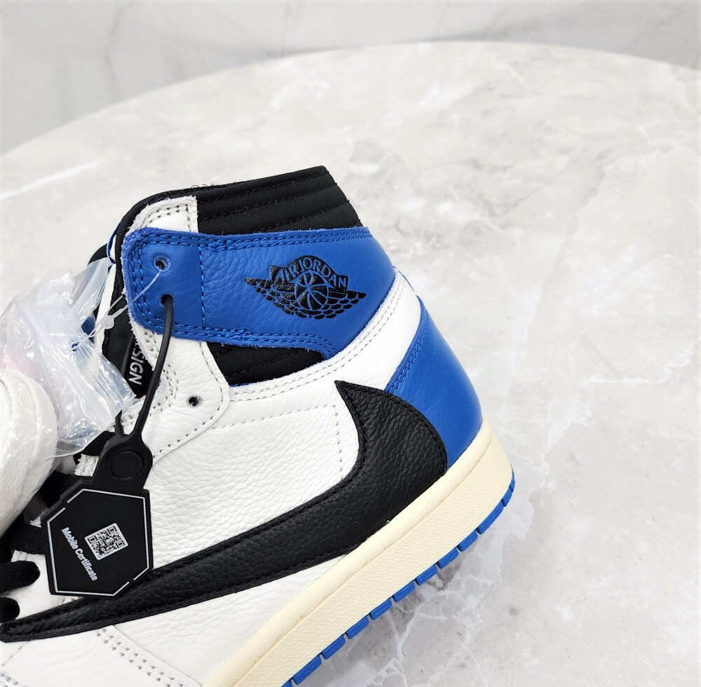 [럭스유] UK7 / 나이키 X 트래비스 스캇 프라그먼트 조던1 하이OG