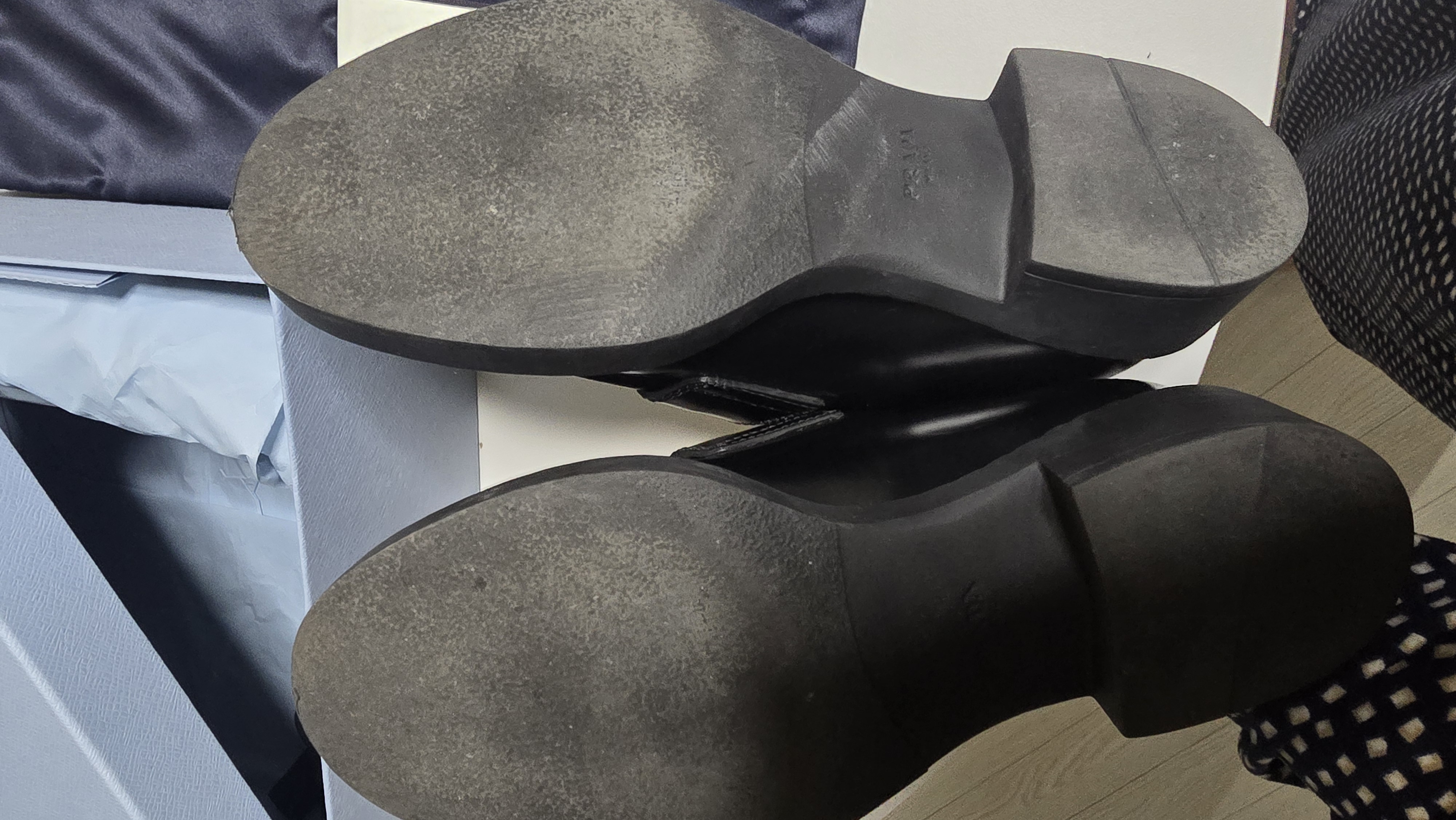 프라다 브러시드 로퍼 34.5