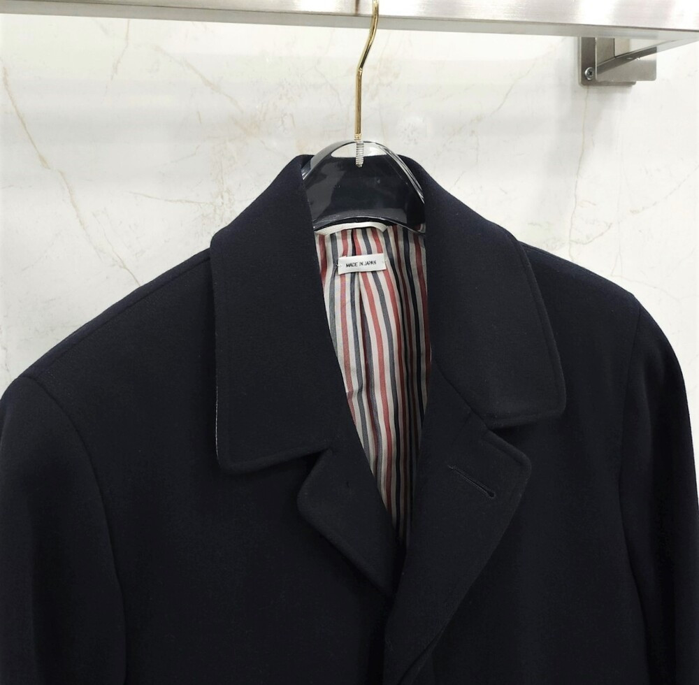 [럭스유] 0 / 톰브라운 네이비 금장버튼 멜톤 울 코트 MOU650A