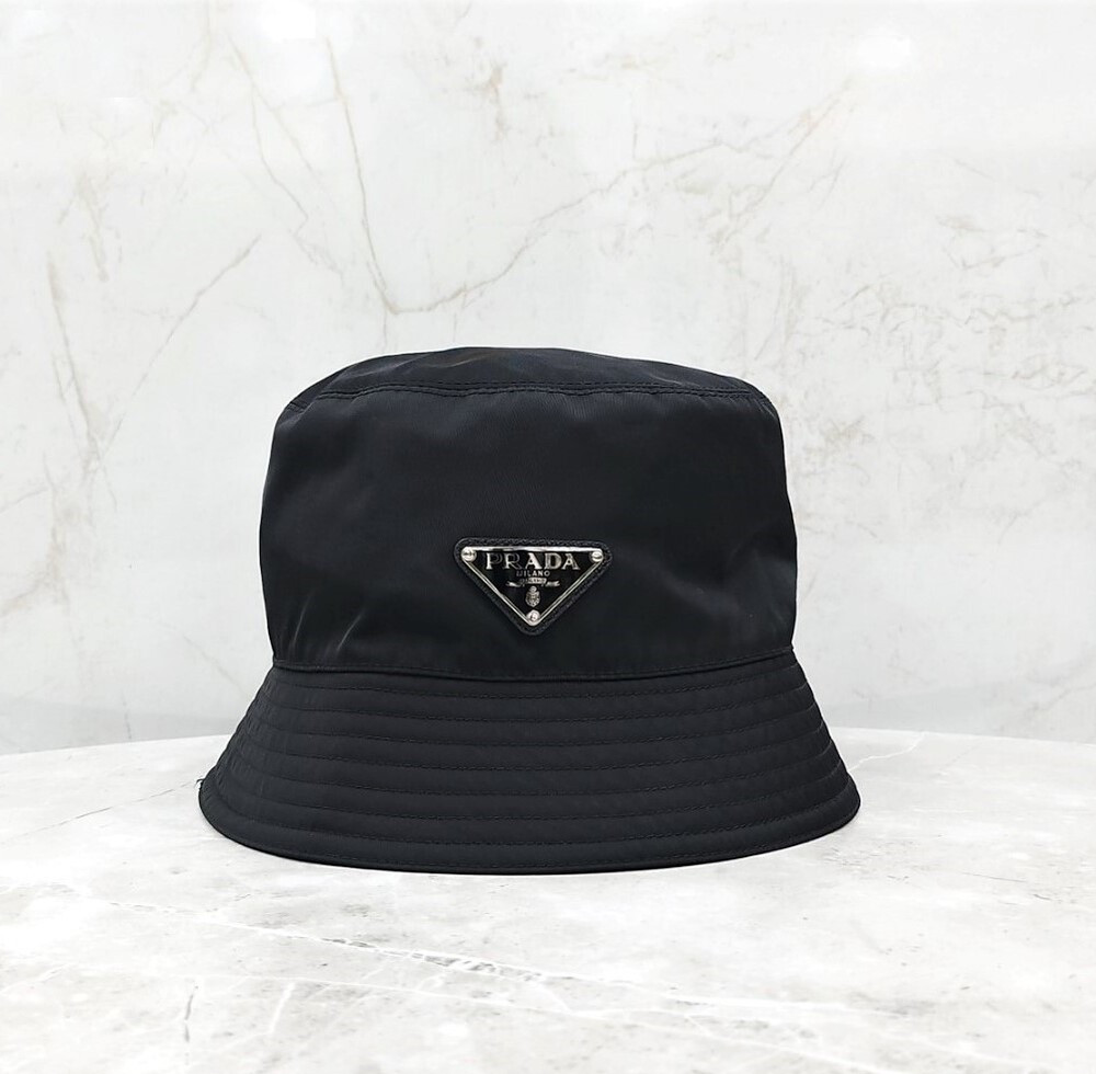 [럭스유] 프라다 삼각로고 나일론 버킷햇 L 1HC137