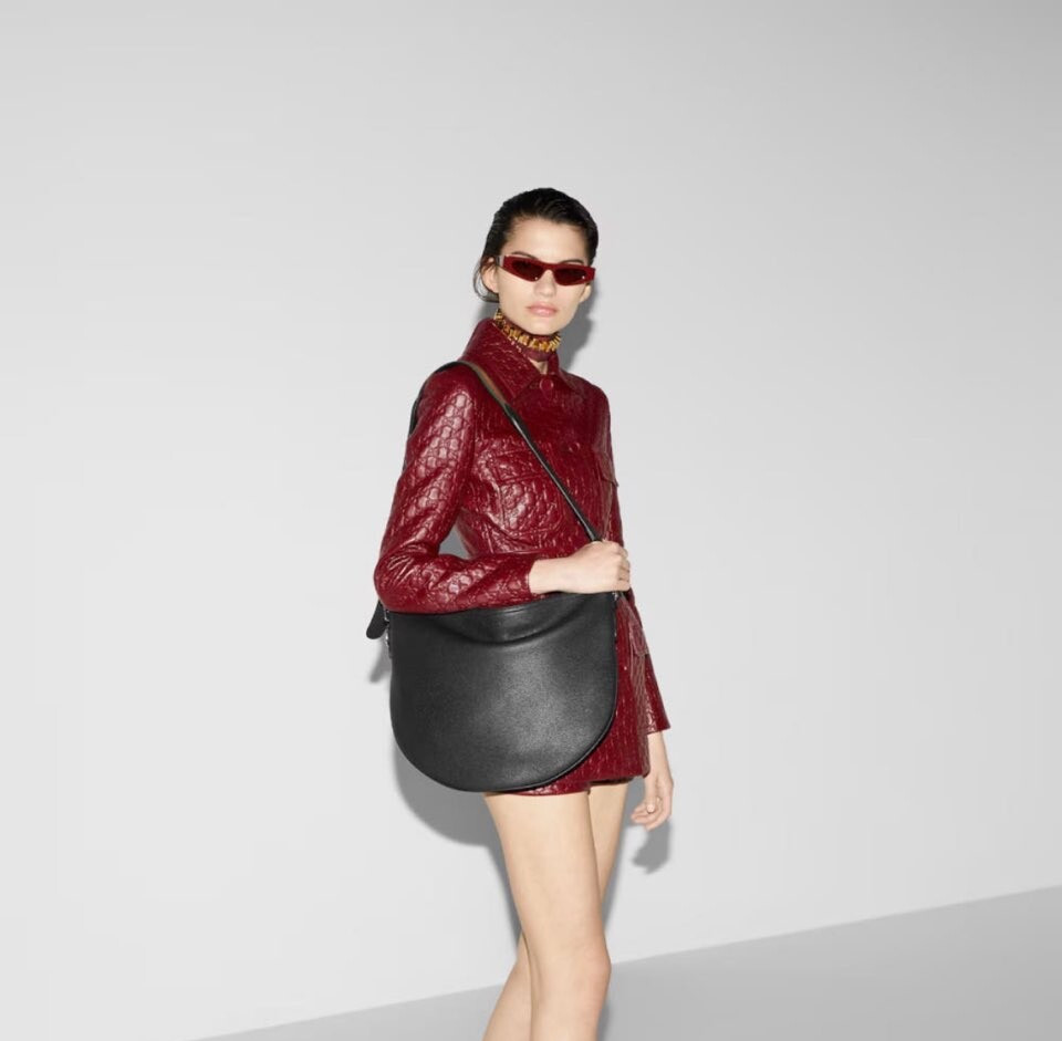 [럭스유] (새상품) 구찌 B 스몰 레더 숄더백 블랙 801887