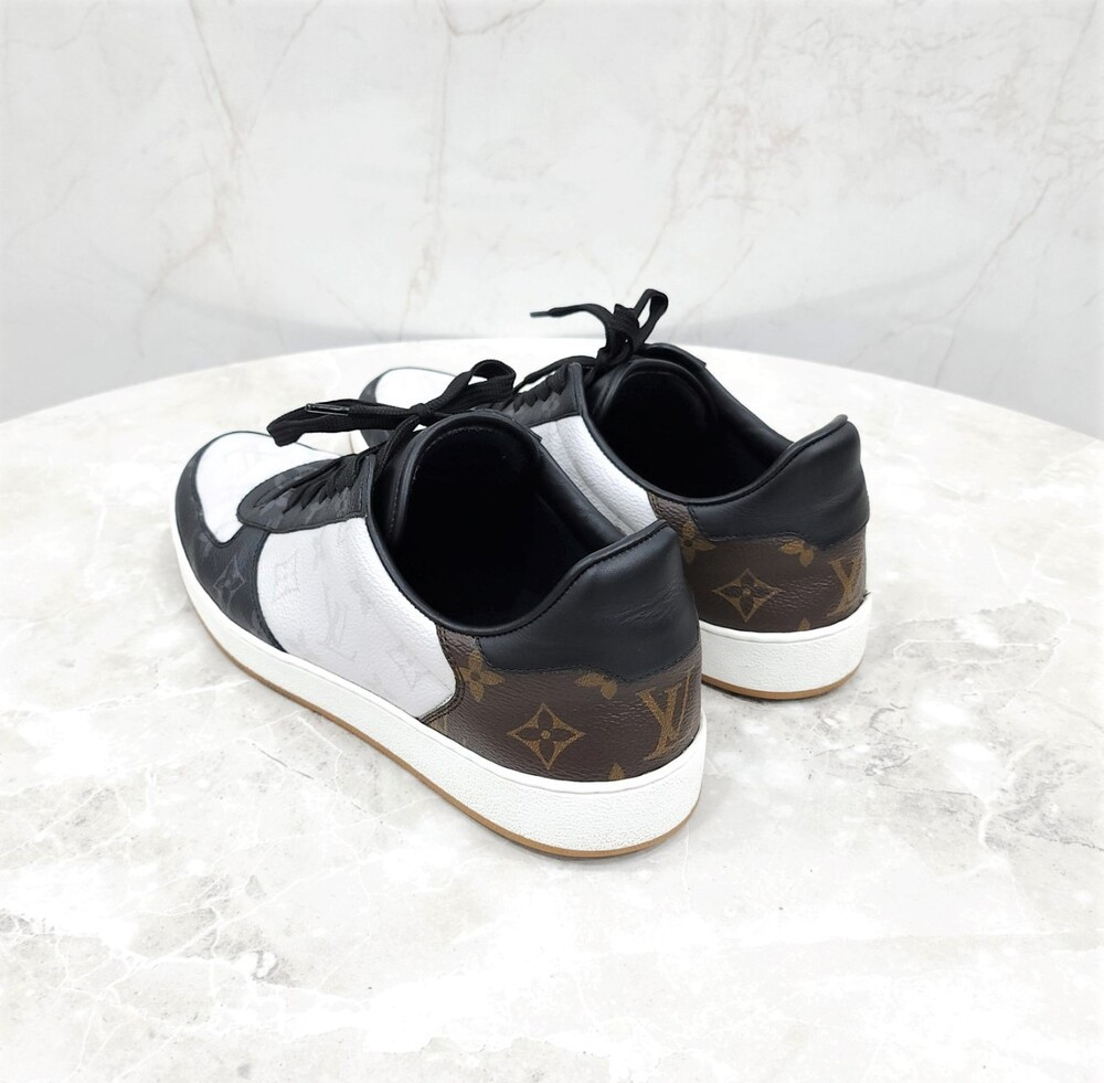 [럭스유] 7.5 / 루이비통 모노그램 리볼리 스니커즈 1A8WG8
