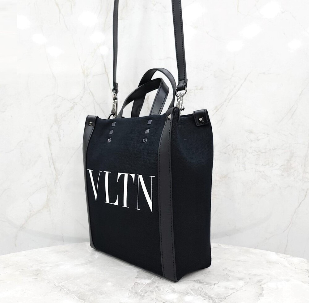 [럭스유] (새상품) 발렌티노 락스터드 가라바니 로고 토트 숄더백 4Y2B0B78